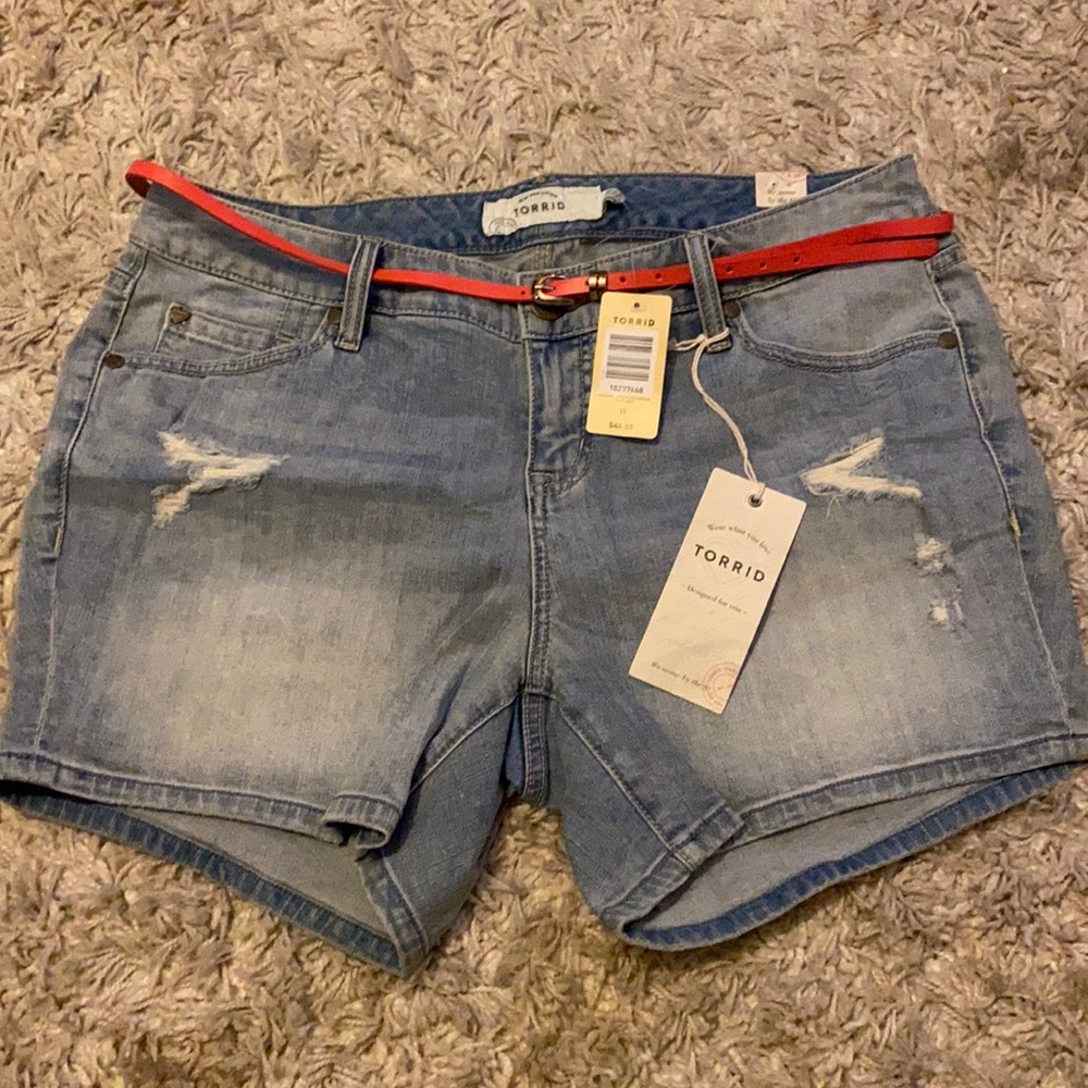 Torrid Denim Shorts w Pink Belt Sz 12